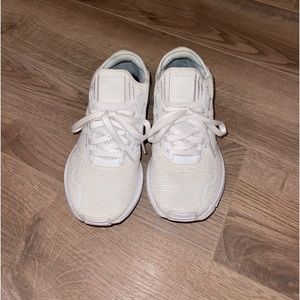 Big kids white adidas swift runs